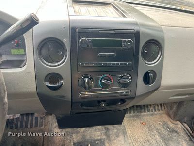 image for item DO2192 2005 Ford F150 XL  pickup truck