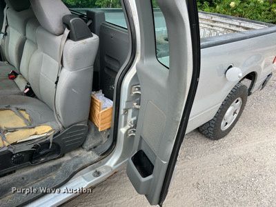 image for item DO2192 2005 Ford F150 XL  pickup truck