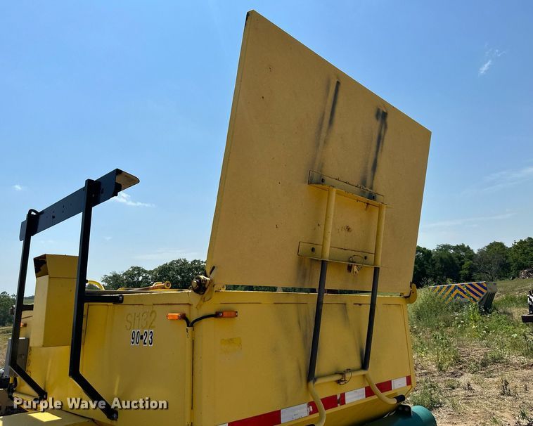 image for item DO5137 2011 Falcon  bituminous mix trailer