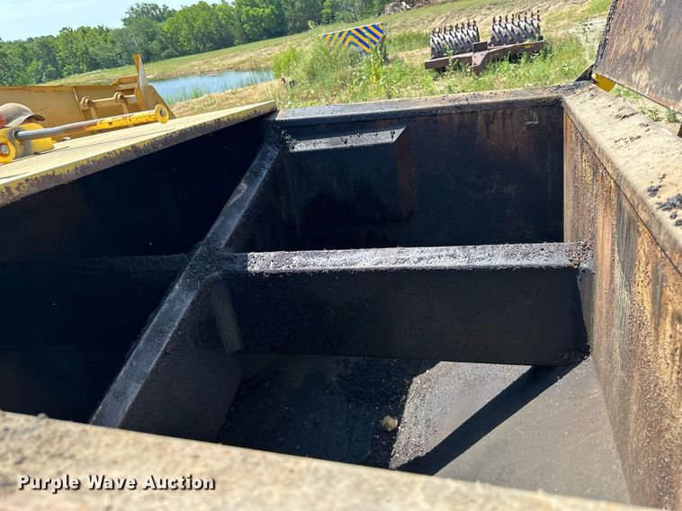 image for item DO5137 2011 Falcon  bituminous mix trailer