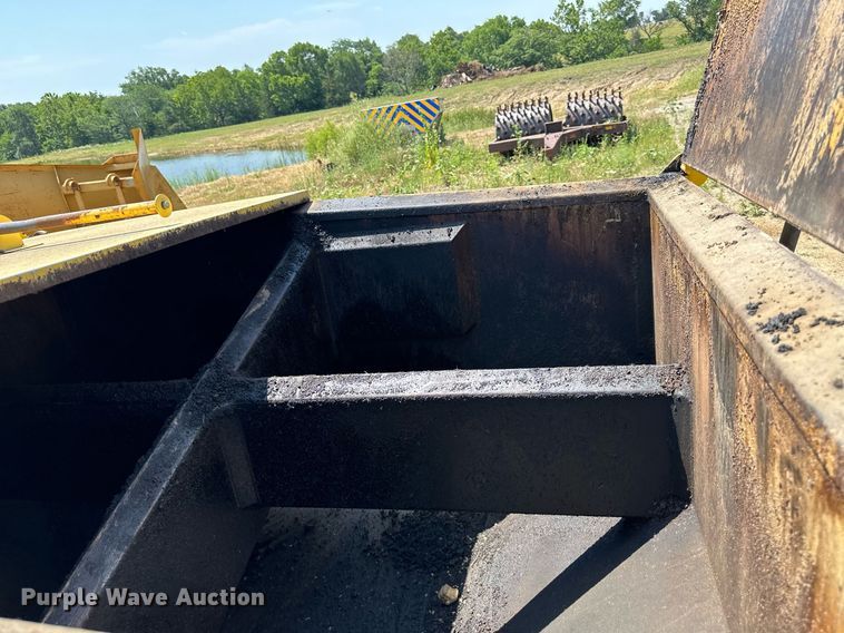 image for item DO5137 2011 Falcon  bituminous mix trailer