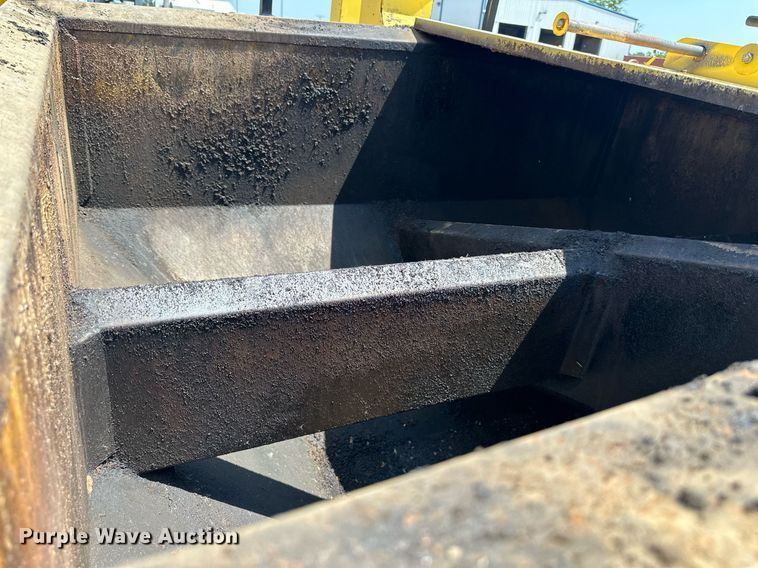 image for item DO5137 2011 Falcon  bituminous mix trailer