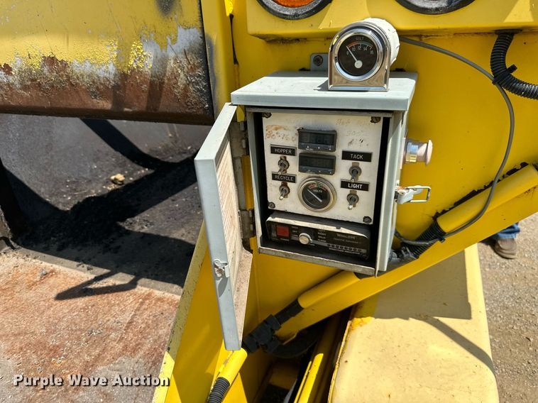 image for item DO5137 2011 Falcon  bituminous mix trailer