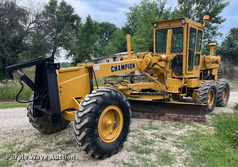 image for item DP0523 Champion 720A  motor grader