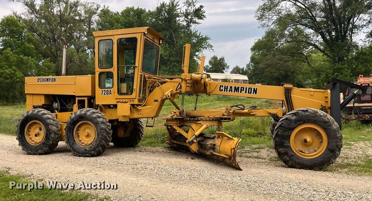 image for item DP0523 Champion 720A  motor grader