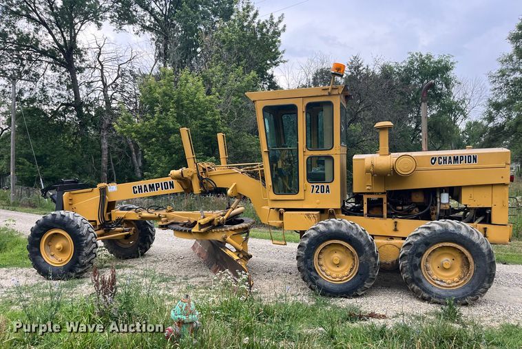 image for item DP0523 Champion 720A  motor grader