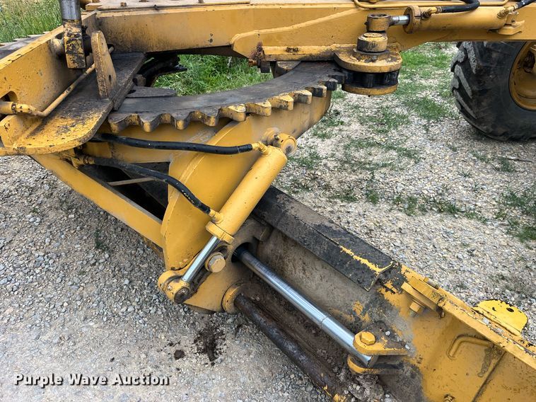 image for item DP0523 Champion 720A  motor grader