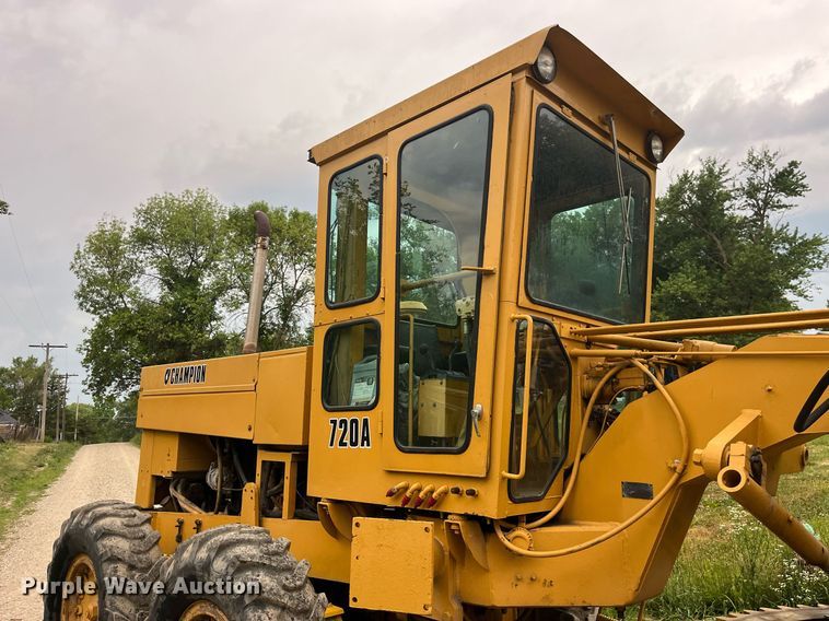 image for item DP0523 Champion 720A  motor grader