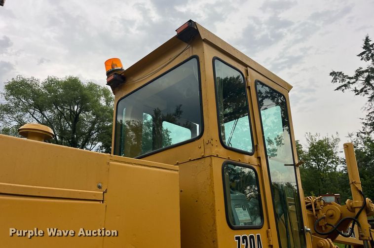 image for item DP0523 Champion 720A  motor grader