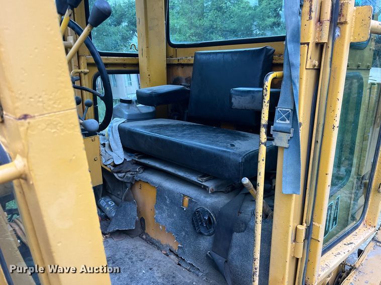 image for item DP0523 Champion 720A  motor grader