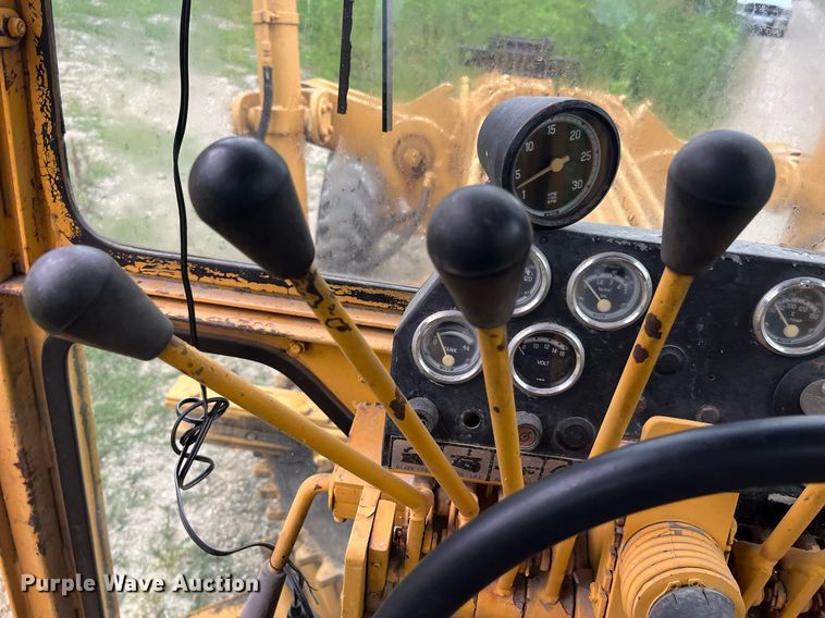 image for item DP0523 Champion 720A  motor grader