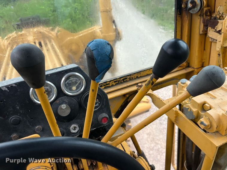 image for item DP0523 Champion 720A  motor grader