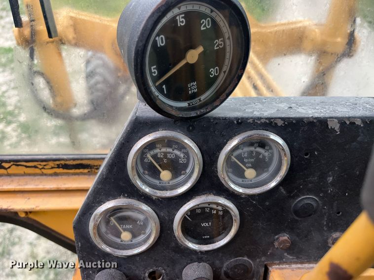 image for item DP0523 Champion 720A  motor grader