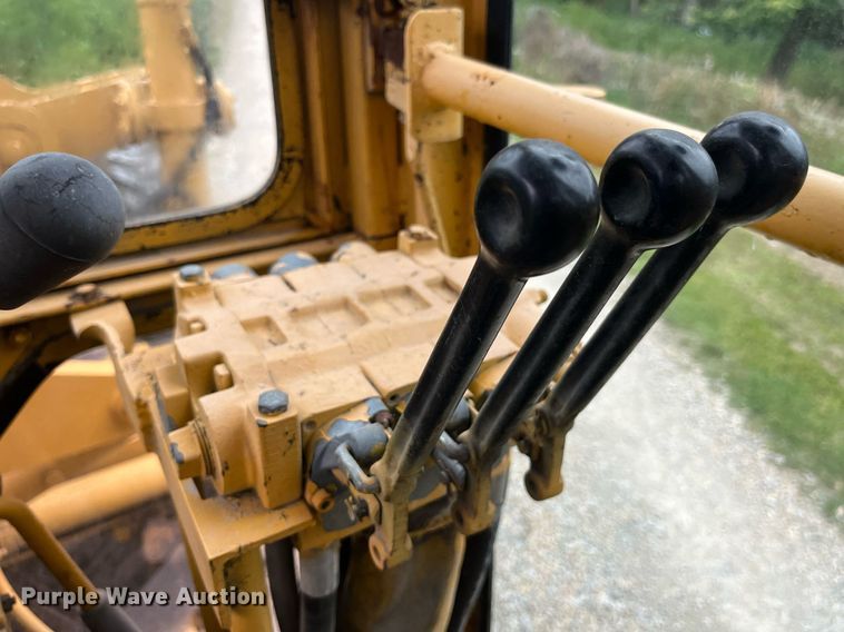 image for item DP0523 Champion 720A  motor grader