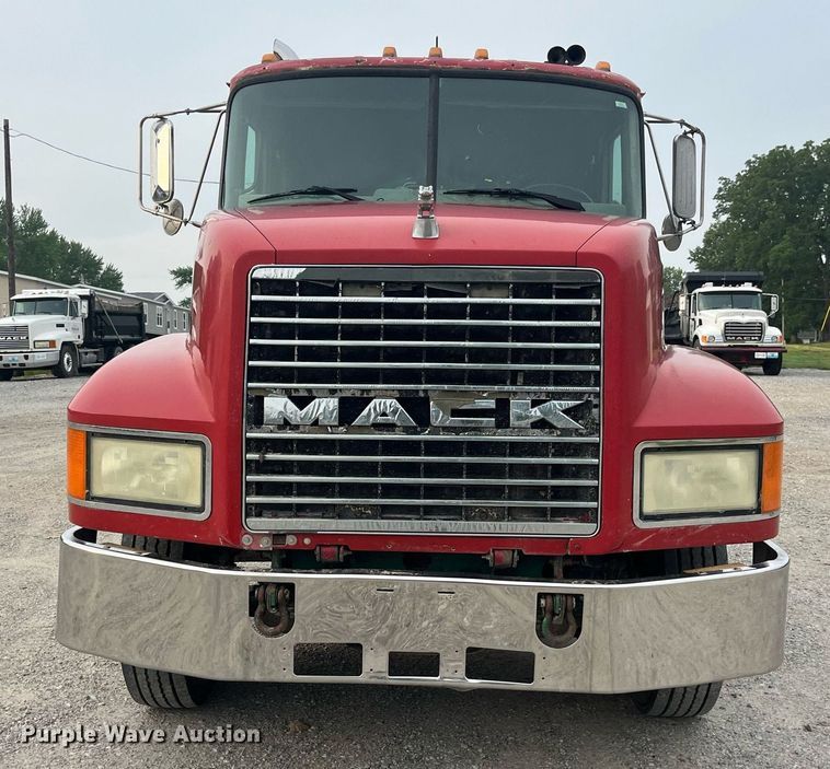 image for item DP0524 1996 Mack CH613  semi truck