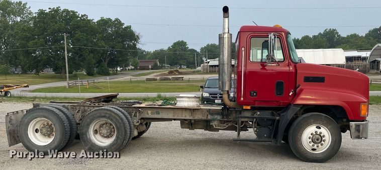 image for item DP0524 1996 Mack CH613  semi truck
