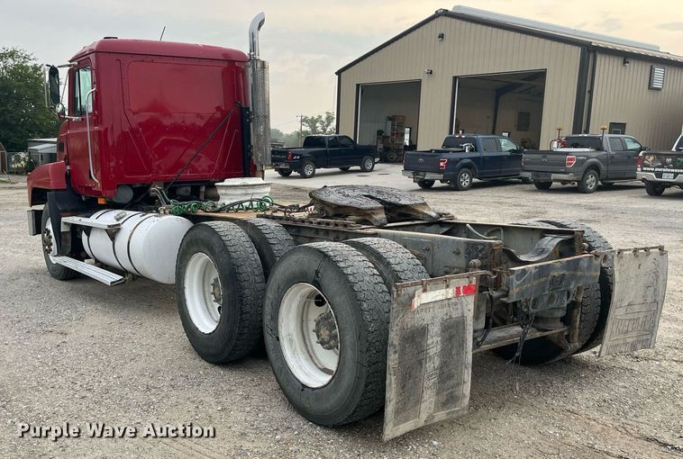 image for item DP0524 1996 Mack CH613  semi truck