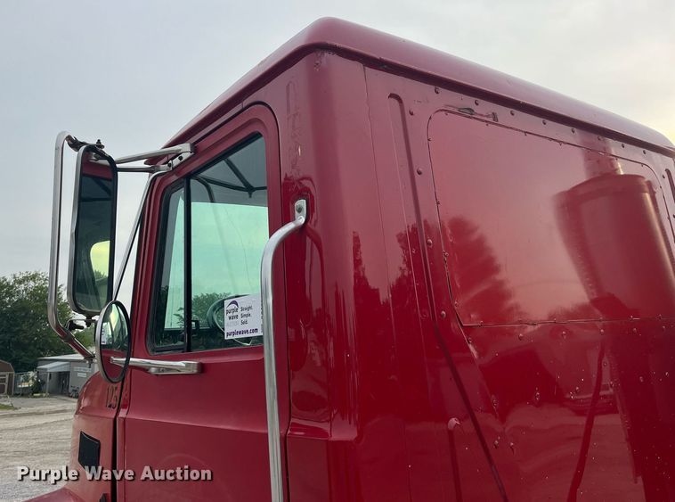 image for item DP0524 1996 Mack CH613  semi truck