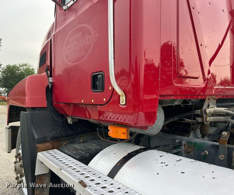 image for item DP0524 1996 Mack CH613  semi truck