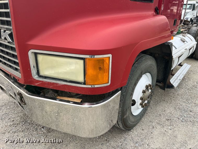 image for item DP0524 1996 Mack CH613  semi truck