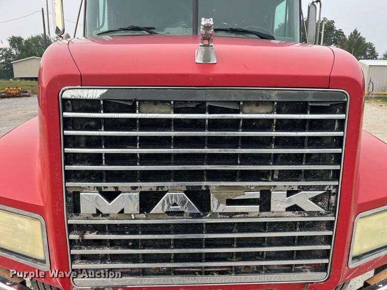 image for item DP0524 1996 Mack CH613  semi truck