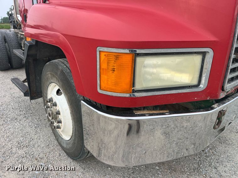 image for item DP0524 1996 Mack CH613  semi truck