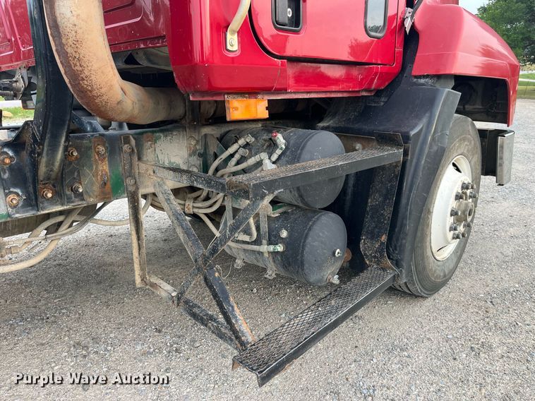 image for item DP0524 1996 Mack CH613  semi truck