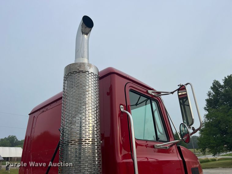 image for item DP0524 1996 Mack CH613  semi truck