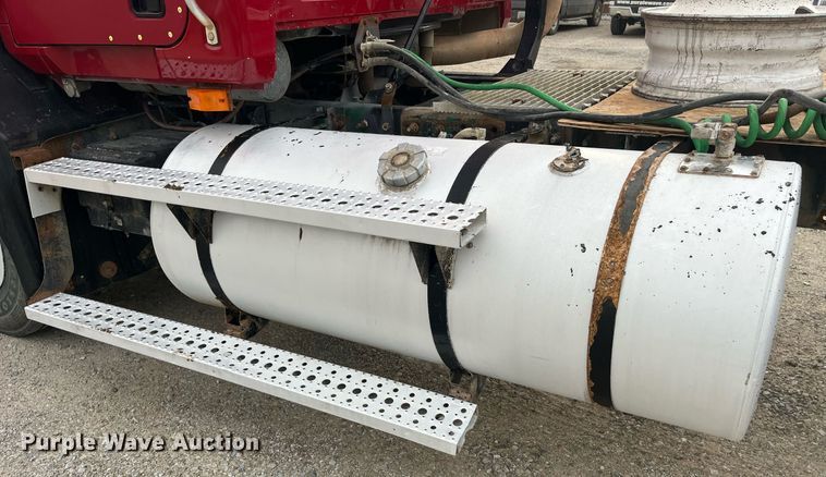 image for item DP0524 1996 Mack CH613  semi truck