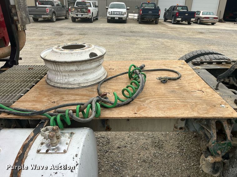 image for item DP0524 1996 Mack CH613  semi truck