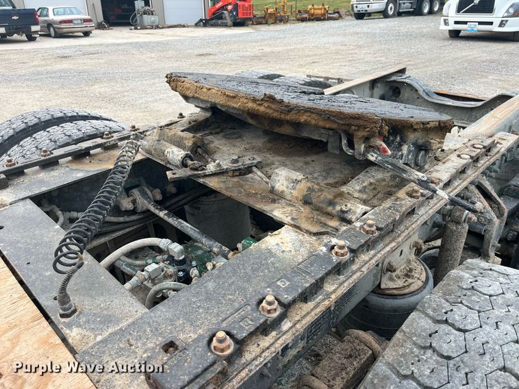 image for item DP0524 1996 Mack CH613  semi truck