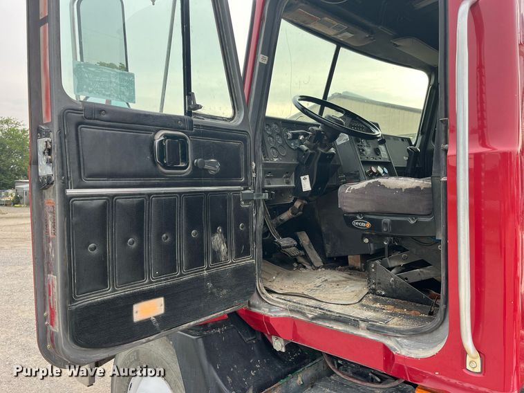 image for item DP0524 1996 Mack CH613  semi truck