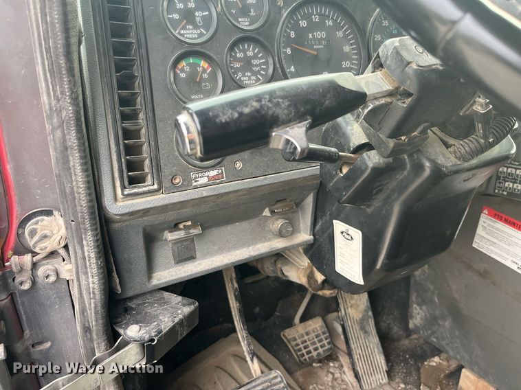 image for item DP0524 1996 Mack CH613  semi truck