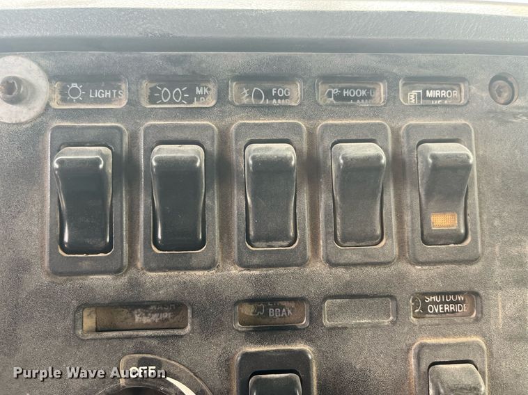 image for item DP0524 1996 Mack CH613  semi truck