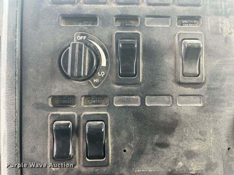 image for item DP0524 1996 Mack CH613  semi truck