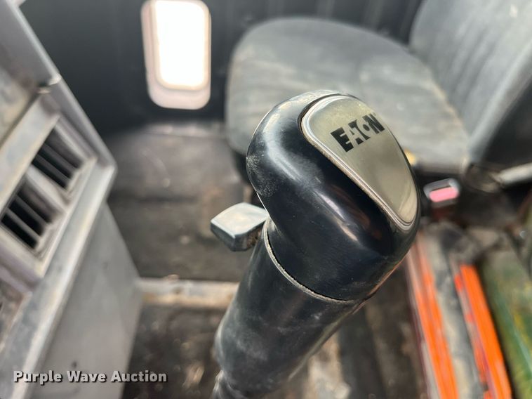 image for item DP0524 1996 Mack CH613  semi truck