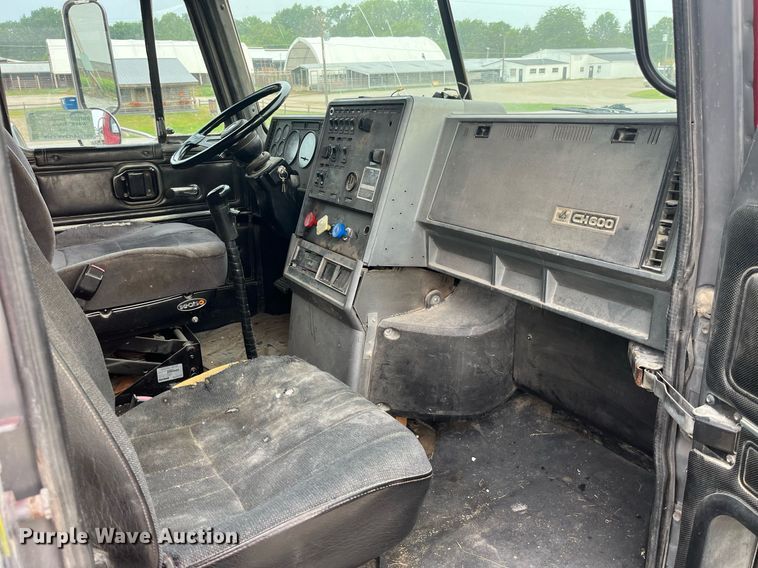 image for item DP0524 1996 Mack CH613  semi truck