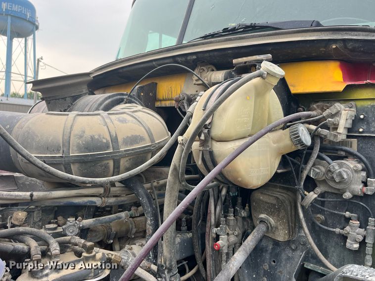 image for item DP0524 1996 Mack CH613  semi truck