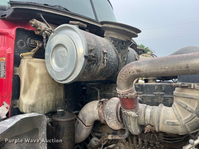 image for item DP0524 1996 Mack CH613  semi truck