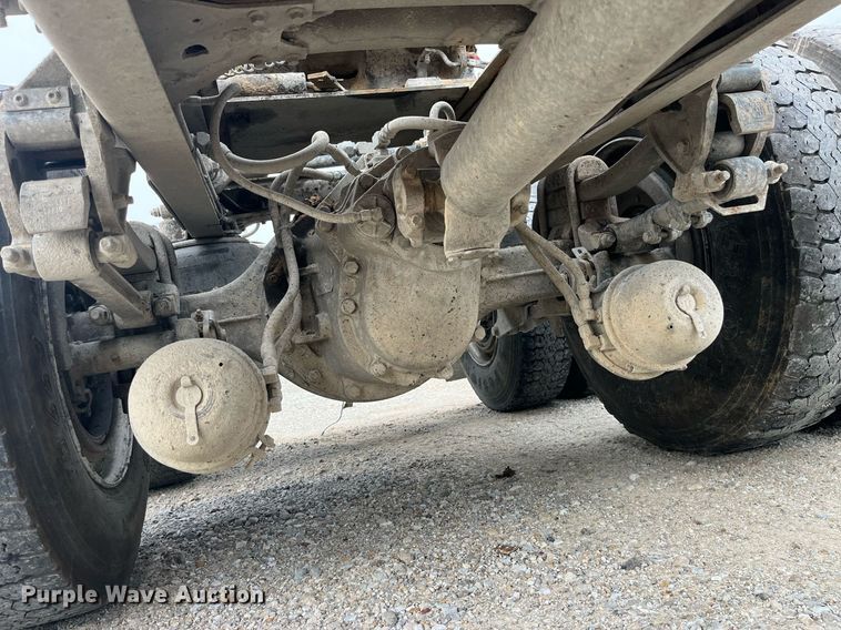 image for item DP0524 1996 Mack CH613  semi truck