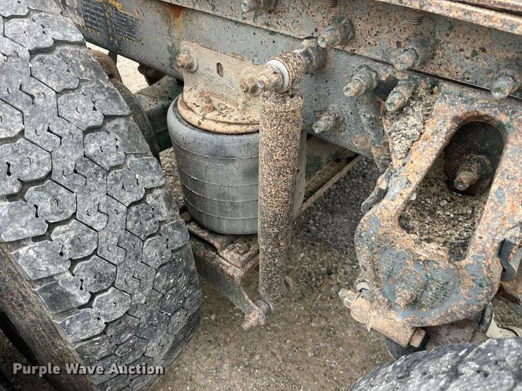 image for item DP0524 1996 Mack CH613  semi truck