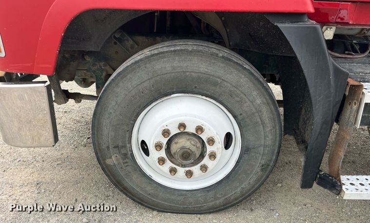 image for item DP0524 1996 Mack CH613  semi truck