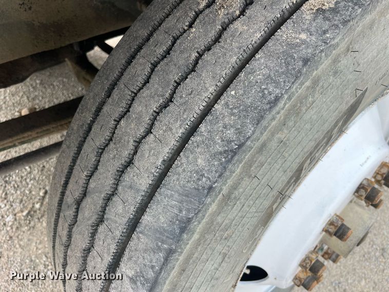 image for item DP0524 1996 Mack CH613  semi truck