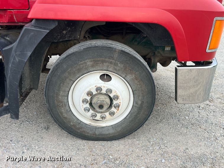 image for item DP0524 1996 Mack CH613  semi truck