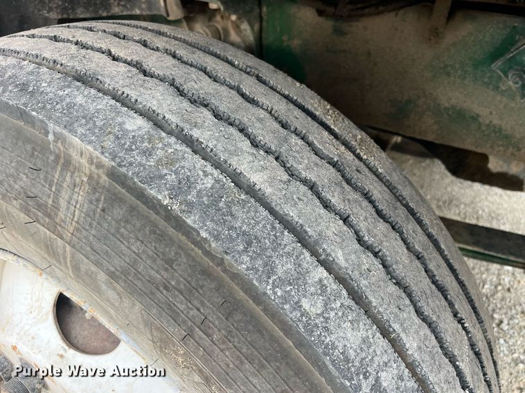 image for item DP0524 1996 Mack CH613  semi truck