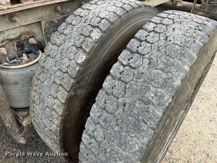 image for item DP0524 1996 Mack CH613  semi truck