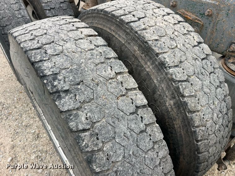 image for item DP0524 1996 Mack CH613  semi truck