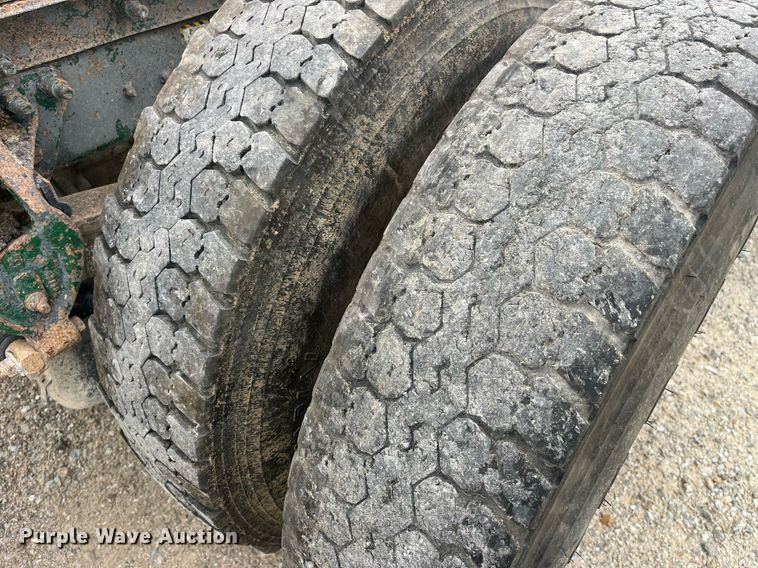 image for item DP0524 1996 Mack CH613  semi truck