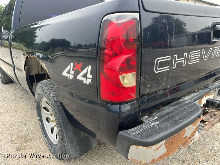 image for item DP0525 2006 Chevrolet Silverado 1500  Ext. Cab pickup truck