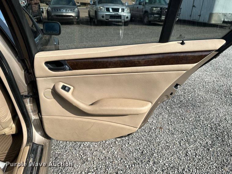 image for item DP3136 2001 BMW 330i